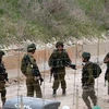 Binh sỹ Israel gác tại khu vực xây bức tường ngăn cách với Liban, gần thị trấn biên giới Naqura, miền nam Liban ngày 8/2. (Ảnh: AFP/TTXVN)