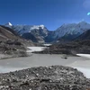 Hồ băng tan chảy từ đỉnh núi ở Solukhumbu, cách thủ đô Kathmandu của Nepal 140km về phía đông bắc, ngày 22/11/2018. (Ảnh: AFP/ TTXVN)