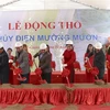 Đại biểu thực hiện Lễ động thổ nhà máy thủy điện Mường Mươn. (Ảnh: Văn Dũng/TTXVN)