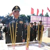 Đại tướng Houth Chheang - Phó Tư lệnh Lục quân kiêm Tư lệnh Quân khu I, Quân đội Hoàng gia Campuchia thắp hương tại lễ viếng. (Ảnh: Dư Toán/TTXVN)
