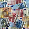 Đồng tiền giấy euro các mệnh giá 5,10, 20 và 50 euro. (Ảnh: AFP/TTXVN)