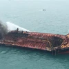 Tàu chở dầu Aulac Fortune bốc cháy ngoài khơi Hong Kong, Trung Quốc ngày 8/1/2019. (Ảnh: AFP/ TTXVN)