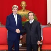 Trưởng ban Kinh tế Trung ương Nguyễn Văn Bình tiếp cựu Ngoại trưởng Hoa Kỳ John Kerry. (Ảnh: Phương Hoa/TTXVN)