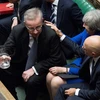 Thủ tướng Anh Theresa May (thứ 2, phải) cùng các thành viên Chính phủ tại phiên bỏ phiếu tín nhiệm của Hạ viện ở London ngày 16/1/2019. (Ảnh: AFP/TTXVN)