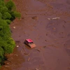 Bùn đất từ hồ chứa tràn xuống, nhấn chìm khu vực dân cư ở Brumadinho, bang Minas Gerais, Brazil sau vụ vỡ đập, ngày 25/1/2019. (Ảnh: THX/TTXVN)