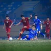Pha tranh chấp bóng của cầu thủ hai đội U22 Việt Nam và câu lạc bộ Ulsan Hyundai. (Ảnh: Trọng Đạt/TTXVN)