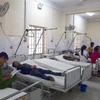Các nạn nhân bị thương nhẹ đang được lực lượng công an lấy lời khai phục vụ cho công tác điều tra tại Bệnh viện Đa khoa tỉnh Khánh Hòa. (Ảnh: Phan Sáu/TTXVN)