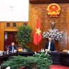 Thủ tướng Nguyễn Xuân Phúc chủ trì cuộc họp về việc mua tạm trữ gạo ở đồng bằng sông Cửu Long. (Ảnh: Thống Nhất/TTXVN)