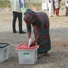 Cử tri Nigeria bỏ phiếu bầu Tổng thống và Quốc hội tại điểm bầu cử ở Abuja ngày 23/2/2019. (Ảnh: THX/TTXVN)