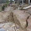 Đoạn đường thôn 1 Kênh Gà bị sụt lún. (Ảnh: Hải Yến/TTXVN)
