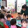 Giờ ăn của các trẻ trường Mầm non Thanh Khương, xã Thanh Khương, huyện Thuận Thành, tỉnh Bắc Ninh. (Ảnh: Diệp Trương/TTXVN)