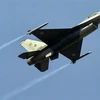 Máy bay chiến đấu F-16 của Pakistan bay diễn tập trong buổi tổng duyệt kỷ niệm Ngày Quốc gia ở Islamabad. (Ảnh: AFP/TTXVN)