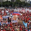 Đông đảo người dân Venezuela tuần hành tại thủ đô Caracas, bày tỏ sự ủng hộ Tổng thống Nicolas Maduro và phản đối sự can thiệp từ bên ngoài vào công việc nội bộ của đất nước, ngày 2/2/2019. (Ảnh: AFP/TTXVN)