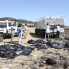 Lực lượng cứu hộ tìm kiếm các nạn nhân vụ máy bay ET 302 của Hãng hàng không Ethiopian Airlines. (Ảnh: AFP/TTXVN)