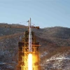 Tên lửa Unha-3 của Triều Tiên rời bệ phóng Sohae ở bãi thử tên lửa Dongchang-ri, ngày 12/12/2012. (Ảnh: YONHAP/TTXVN)
