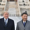 Chủ tịch Trung Quốc Tập Cận Bình (phải) và Tổng thống Mỹ Donald Trump trong cuộc gặp tại Bắc Kinh ngày 8/11/2017. (Ảnh: AFP/ TTXVN)