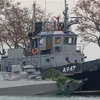 Các tàu hải quân Ukraine bị lực lượng tuần duyên Nga bắt giữ sau khi xâm phạm lãnh hải Nga ở Eo biển Kerch, ngày 26/11/2018. (Ảnh: AFP/ TTXVN)