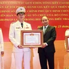Thủ tướng Nguyễn Xuân Phúc trao danh hiệu Chiến sỹ thi đua toàn quốc năm 2018 cho các cá nhân của Bộ Công an đạt thành tích xuất sắc trong công tác. (Ảnh: Doãn Tấn/TTXVN)