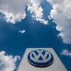 Biểu tượng Volkswagen tại một nhà máy ở Bratislava, Slovakia ngày 28/7. (Ảnh: AFP/ TTXVN)
