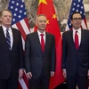 Đại diện Thương mại Mỹ Robert Lighthizer, Phó Thủ tướng Trung Quốc Lưu Hạc, Bộ trưởng Tài chính Mỹ Steven Mnuchin tại vòng đàm phán thương mại mới ở Bắc Kinh, Trung Quốc ngày 29/3/2019. (Ảnh: AFP/TTXVN)