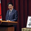 Thủ tướng Nhật Bản Shinzo Abe giải thích niên hiệu mới. (Nguồn: AP)