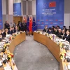Chủ tịch Ủy ban châu Âu Jean-Claude Juncker (thứ 2, trái), Chủ tịch Hội đồng châu Âu Donald Tusk (thứ 3, trái) và Thủ tướng Trung Quốc Lý Khắc Cường (thứ 5, phải) tại Hội nghị các nhà lãnh đạo EU-Trung Quốc ở Brussels, Bỉ ngày 9/4/2019. (Ảnh: THX/TTXVN)
