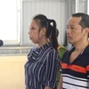 Hai bị cáo Phạm Lê Hoàng Uyển và Võ Hoàng Hà tại tòa. (Ảnh: TTXVN phát)