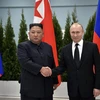 Tổng thống Nga Vladimir Putin (phải) trong cuộc gặp nhà lãnh đạo Triều Tiên Kim Jong-un tại Trường Đại học Liên bang Viễn Đông ở đảo Rusky thuộc Vladivostok ngày 25/4/2019. (Ảnh: AFP/TTXVN)