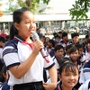 Học sinh phát biểu ý kiến tại chương trình 'Giáo dục kỹ năng sống' cho gần 600 học sinh của Trường Trung học cơ sở Long Phước và Trường Tiểu học B thị trấn Long Hồ (huyện Long Hồ, tỉnh Vĩnh Long). (Ảnh: Lê Thúy Hằng/TTXVN)