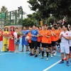 Tổng Lãnh sự Trần Thanh Huân khai mạc giải bóng đã giao hữu. (Ảnh: PV/Vietnam+)