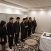 Thay mặt toàn thể cán bộ, nhân viên Đại sứ quán và các cơ quan bên cạnh, Đại sứ Hà Kim Ngọc đã xúc động và thành kính đọc lời tưởng niệm nguyên Chủ tịch nước Lê Đức Anh. (Ảnh: Đại Thắng/TTXVN)