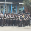 Cảnh sát chống Indonesia tại hiện trường một vụ khủng bố ở Jakarta. (Ảnh: Đỗ Quyên/Vietnam+)