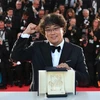 Đạo diễn Bong Joon Ho nhận giải thưởng Cành Cọ Vàng. (Nguồn: AFP/Getty Images)