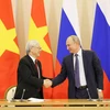 Tổng Bí thư Nguyễn Phú Trọng và Tổng thống Liên bang Nga Vladimir Putin bắt tay sau lễ ký các văn kiện hợp tác giữa hai nước ngày 6/9/2018. (Ảnh: Trí Dũng/TTXVN)