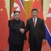 Tổng Bí thư, Chủ tịch Trung Quốc Tập Cận Bình (phải) và nhà lãnh đạo Triều Tiên Kim Jong-un. (Ảnh: Yonhap/ TTXVN)