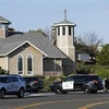 Xe cảnh sát gác tại hiện trường vụ nổ súng tại giáo đường Do Thái ở thị trấn Poway, bang California ngày 27/4/2019. (Ảnh: THX/TTXVN)