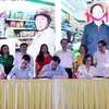 Các doanh nghiệp sản xuất, doanh nghiệp phân phối đã ký cam kết tham gia công tác chống rác thải nhựa do Chính phủ và thành phố Hà Nội phát động. (Ảnh: Phương Anh/TTXVN)