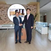 Ông Kwon Taesung, Phó Chủ nhiệm Ủy ban Chống tham nhũng và Quyền công dân Hàn Quốc (ACRC) và ông Trần Đức Thắng, Ủy viên Ủy ban Kiểm tra Trung ương. (Ảnh: Thu Hoài/TTXVN)