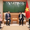 Phó Thủ tướng, Bộ trưởng Bộ Ngoại giao Phạm Bình Minh tiếp Phó Chủ tịch Ngân hàng Phát triển châu Á Ahmed Saeed. (Ảnh: Văn Điệp/TTXVN)