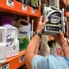 Thuốc diệt cỏ Roundup được bày bán tại cửa hàng ở San Rafael, California, Mỹ, ngày 9/7/2018. (Ảnh: AFP/ TTXVN)