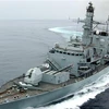 Tàu khu trục HMS Montrose của Hải quân Hoàng gia Anh được cho là đã phát tín hiệu cảnh báo khi các tàu Iran tiếp cận tàu chở dầu Heritage ở eo biển Hormuz, ngày 10/7/2019. (Ảnh: EPA/TTXVN)