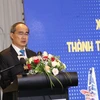 Bí thư Thành uỷ TP.Hồ Chí Minh Nguyễn Thiện Nhân phát biểu kết luận tại hội thảo. (Ảnh: Hứa Chung/TTXVN)