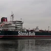 Tàu Stena Impero, treo cờ Anh đi qua vùng biển ngoài khơi thành phố Amsterdam, Hà Lan ngày 26/12/2018. (Ảnh: AFP/TTXVN)