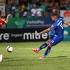 Cú sút thành bàn gỡ hoà cho Quảng Nam FC của cầu thủ Rodrigo Da Silva Dias (11). (Ảnh: Trọng Đạt/TTXVN)
