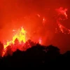 Khói lửa bốc lên từ đám cháy rừng ở Aude, miền Nam nước Pháp ngày 15/8/2019. (Ảnh: AFP/TTXVN)