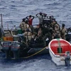Lực lượng thực thi pháp luật bắt giữ một toán cướp biển trên vịnh Guinea thuộc khu vực Tây Phi. (Ảnh: TTXVN/phát)
