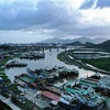 Tàu thuyền neo đậu tại cảng ở tỉnh Chiết Giang, Trung Quốc. (Ảnh: THX/TTXVN)