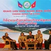 Đại diện lãnh đạo lực lượng bảo vệ biên giới và cửa khẩu Campuchia và Việt Nam giao lưu tại buổi tọa đàm. (Ảnh: Công Mạo/TTXVN)