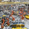 Robot kỹ thuật làm việc tại phân xưởng sản xuất tập đoàn chế tạo ôtô Geely của Trung Quốc ở Lâm Hải, tỉnh Chiết Giang tháng 3/2018. (Ảnh minh họa: THX/TTXVN)