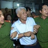 Công an tỉnh Thanh Hóa bắt giữ đối tượng Trương Phú Cự. (Ảnh: Trịnh Duy Hưng/TTXVN)